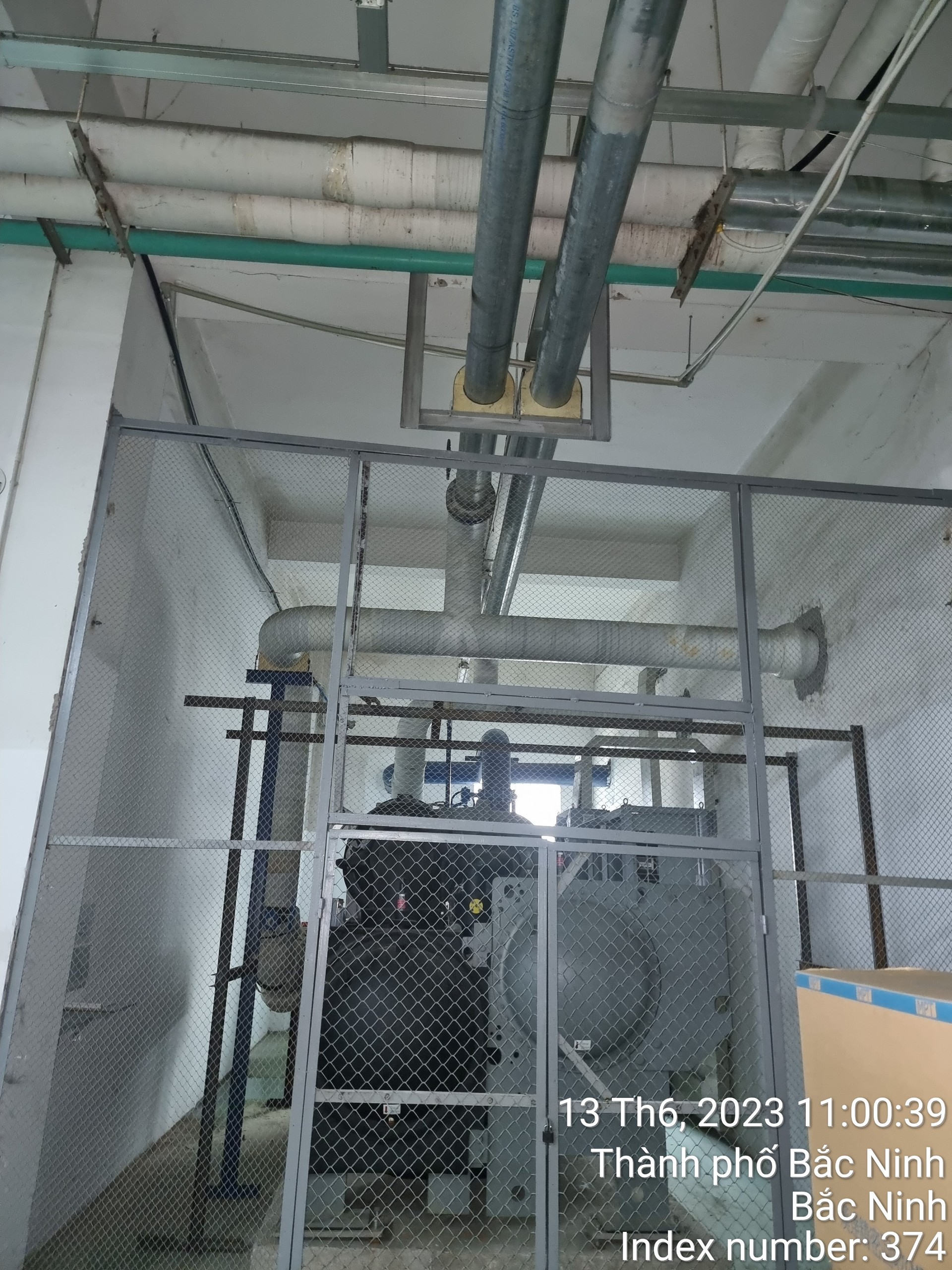 Toàn cảnh hiện trường thi công hệ thống đường ống Chiller nhà xưởng H1, H2, H4 KCN Quế Võ