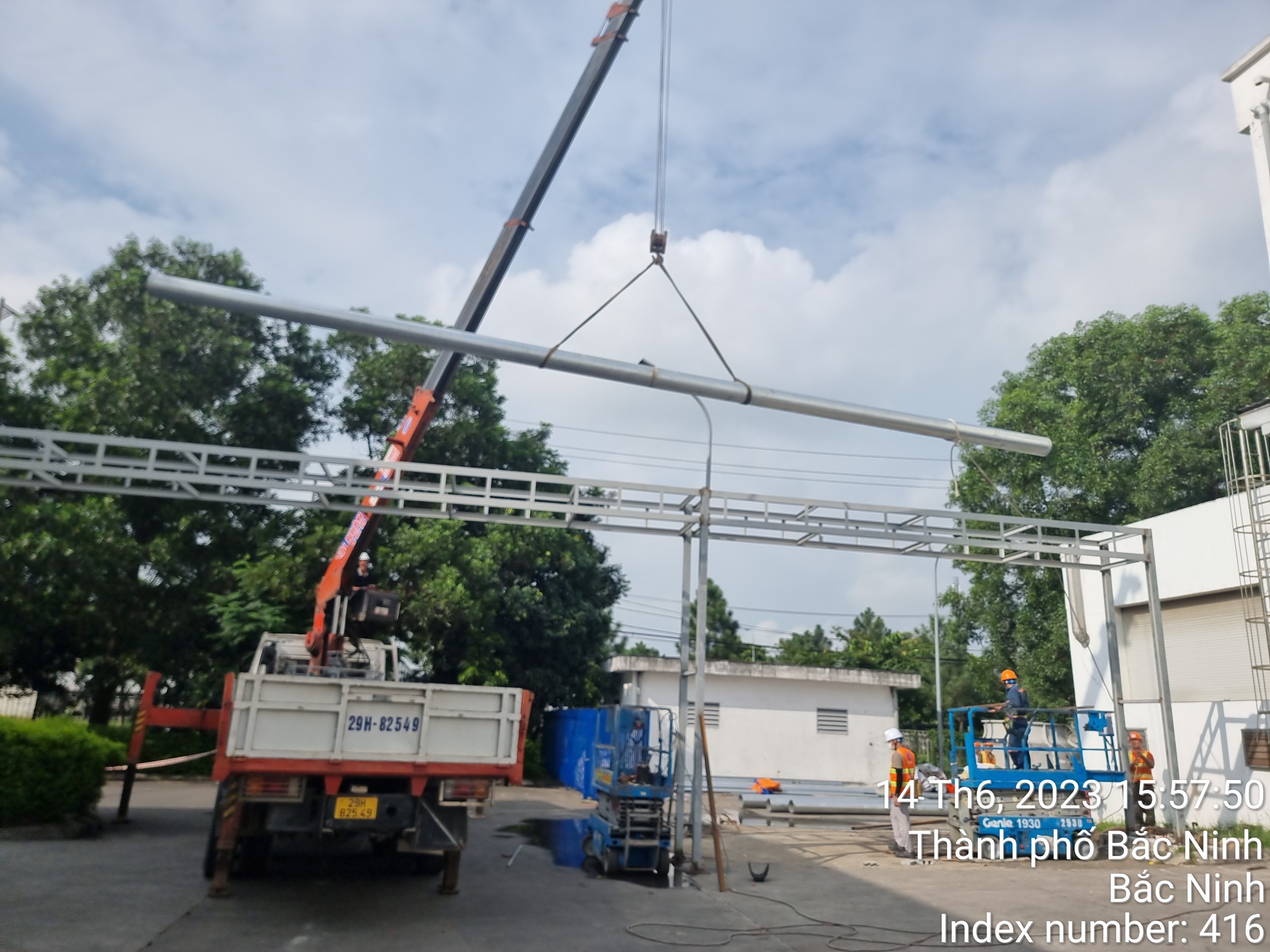 Bọc lớp nhôm định hình bảo vệ lớp bảo ôn đường ống nước lạnh Chiller ngoài trời