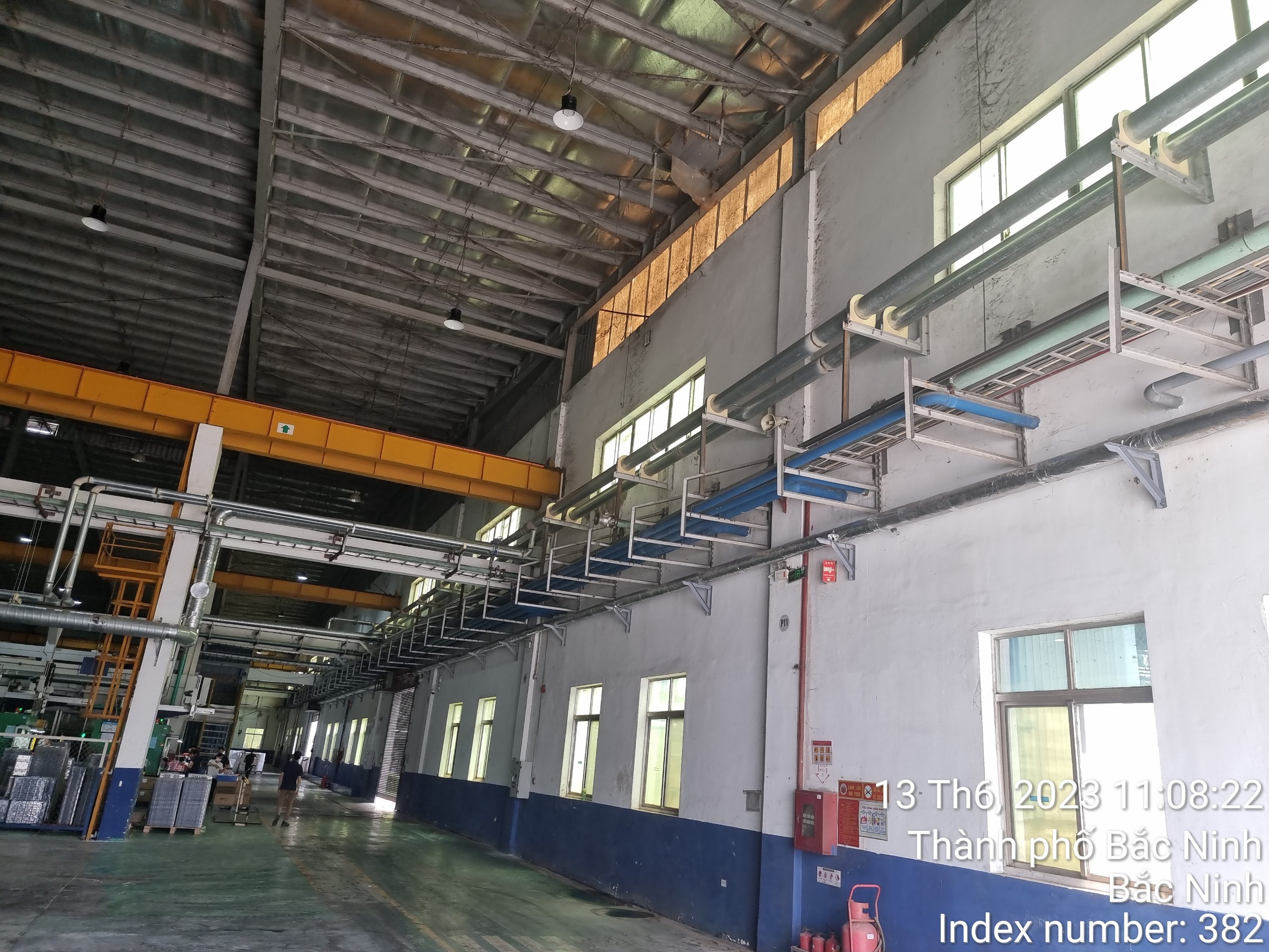 Hoàn thiện hệ thống máng cáp điện động lực cấp nguồn cho tổ hợp máy Chiller