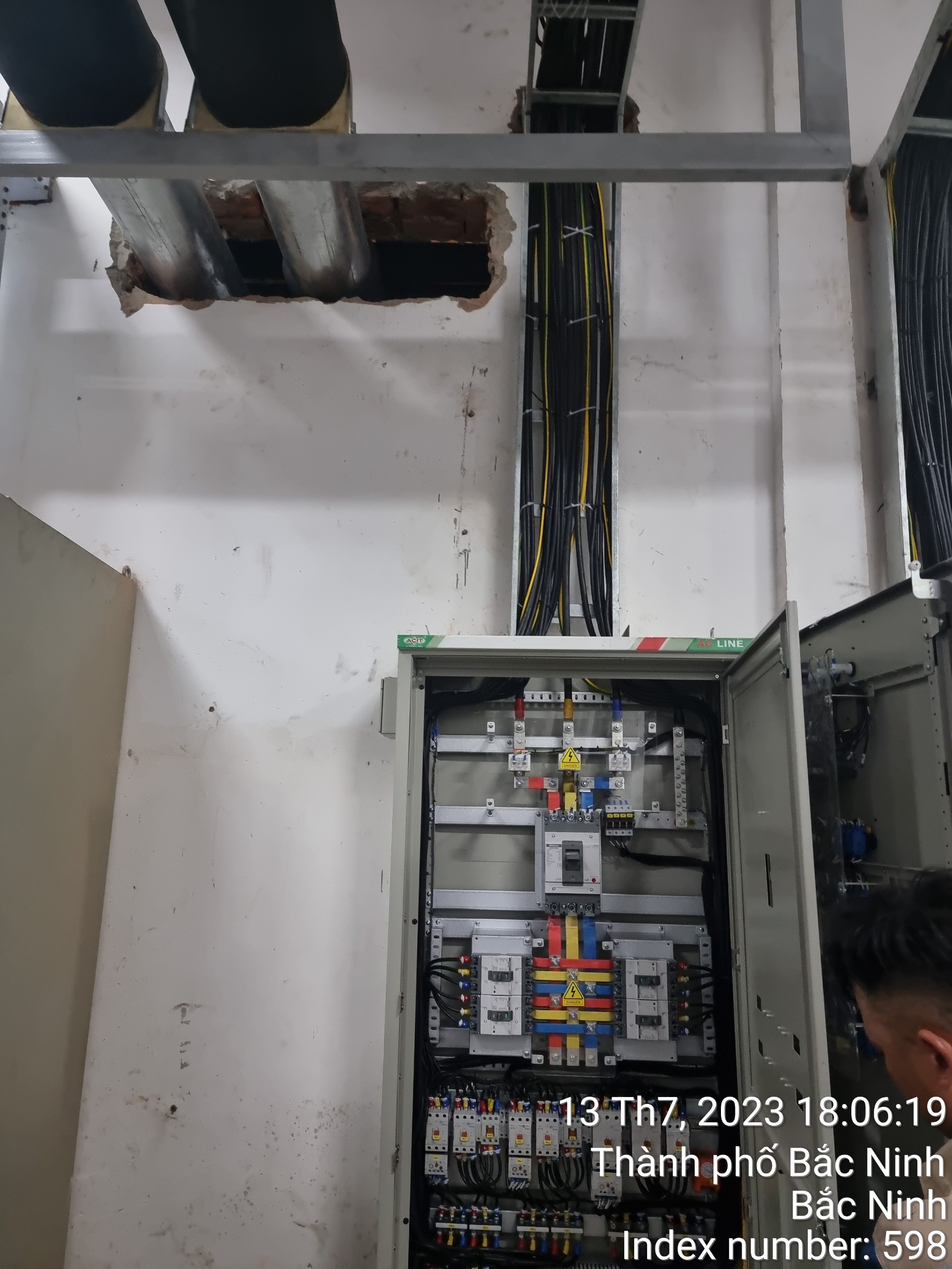 Kiểm tra đấu nối tủ điện điều khiển biến tần Inverter cho cụm bơm tuần hoàn nước lạnh