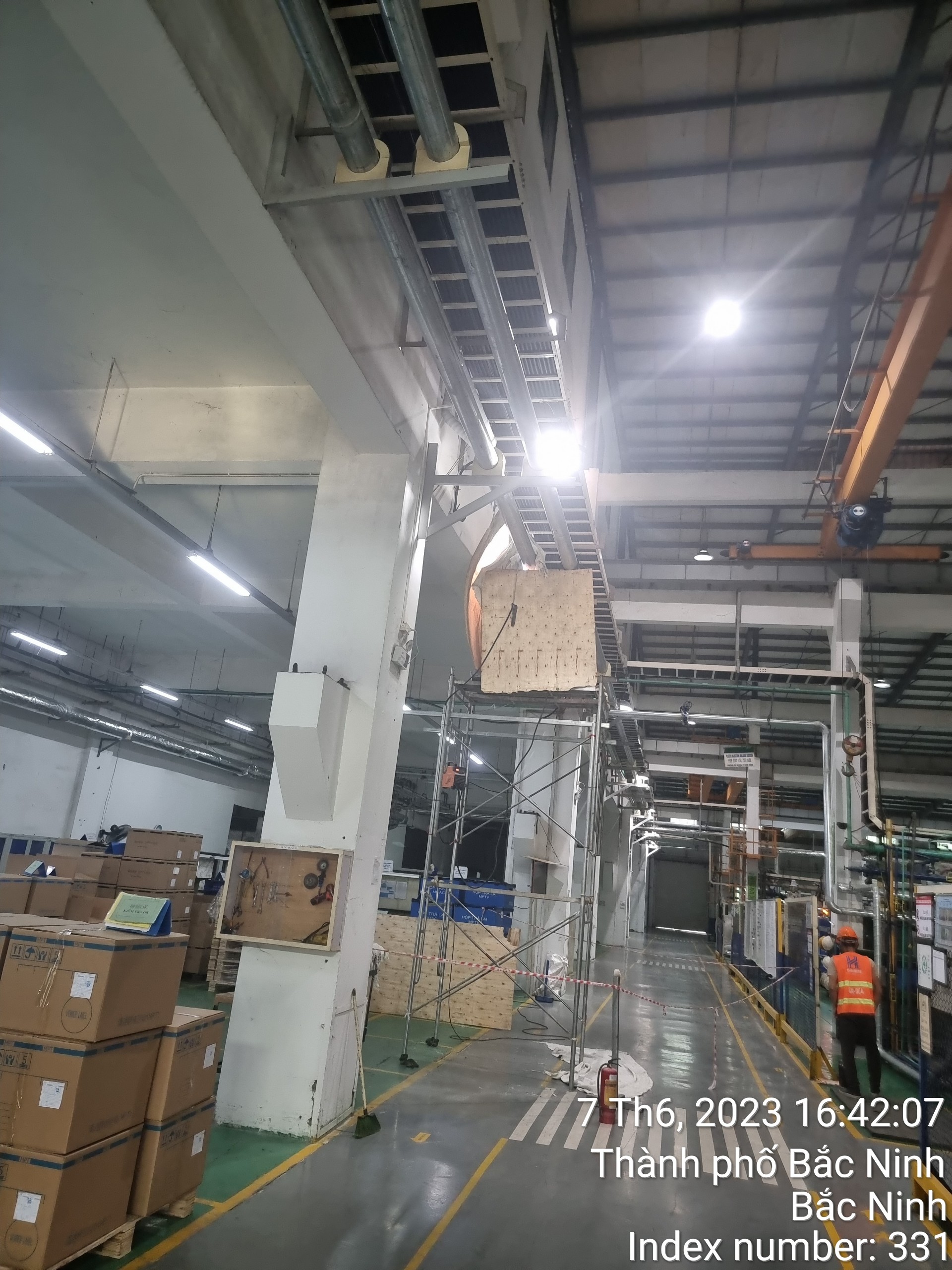 Thi công tuyến ống gom nước ngưng ngưng tụ và xả đáy hệ thống điều hòa Chiller