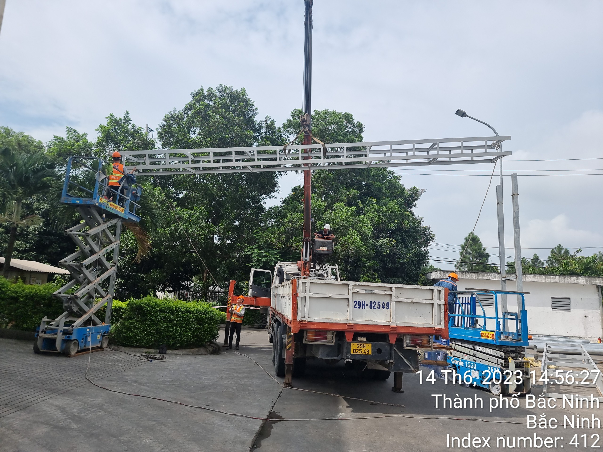 Thi công bọc cách nhiệt hoàn thiện cụm van phân phối nước lạnh các phân xưởng