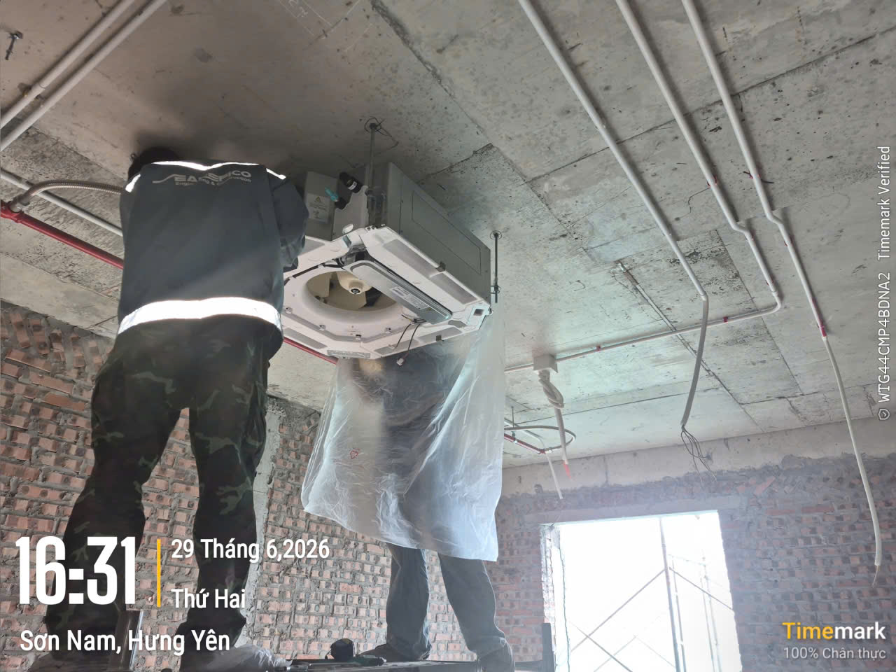 Thi công lắp đặt đường ống thông gió và hệ thống điều hòa không khí HVAC tầng hầm