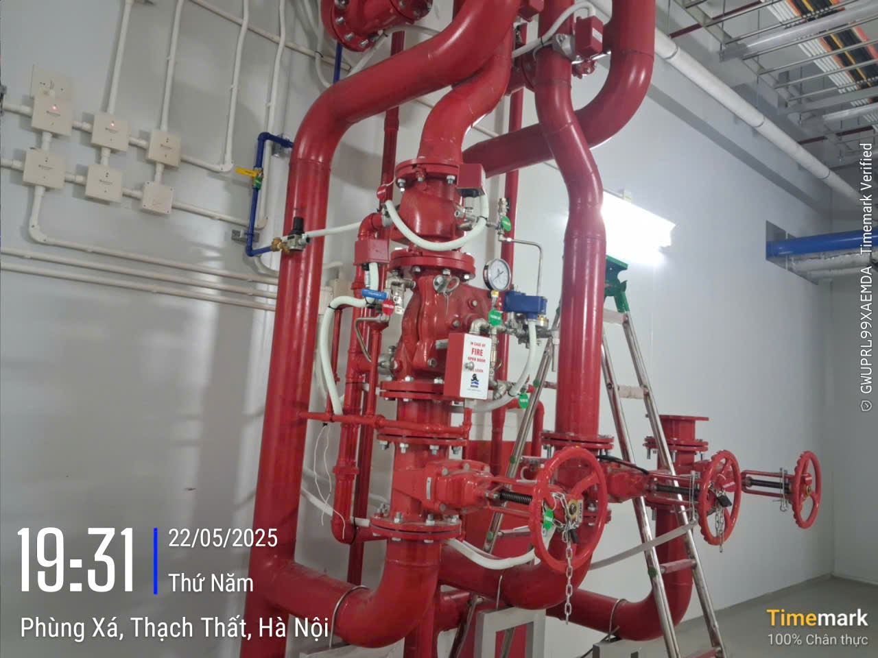 Lắp đặt cụm van chữa cháy tự động và đường ống cấp nước trục chính