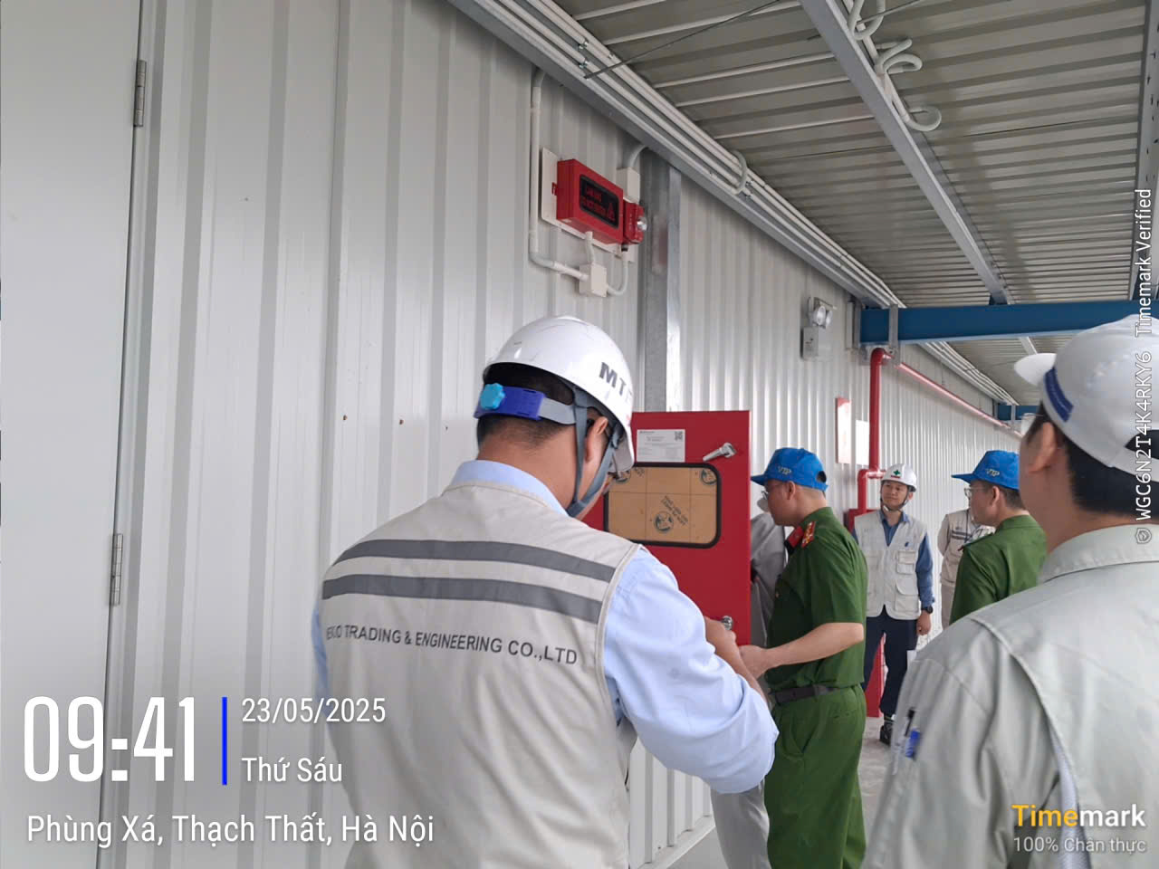 Thi công hệ thống máng cáp điện động lực và đường ống công nghệ